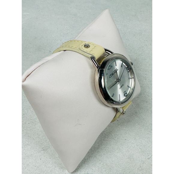 Chicos Watch Round 34mm Silver Tone Skinny Cream Leather Band Quartz New Battery - Picture 3 of 7